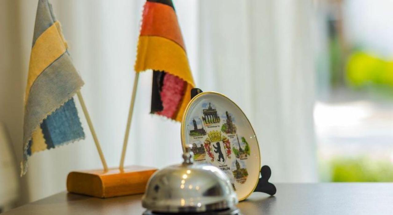 Hotel Berlin 皮纳马尔 外观 照片